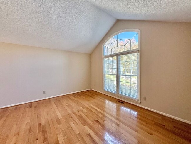 Photo - 103 Wabash Cir