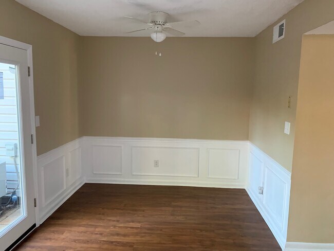 Dining Area - Fox Fire Apartments