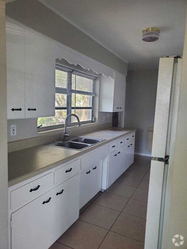 Building Photo - 916 E Lime St Unit A Rental