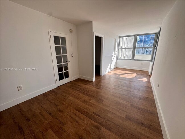 Photo - 2899 Collins Ave Unidad 1526