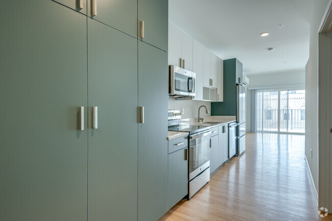 1 BR, 1 BA - 701SF