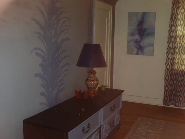 Living room - 1617 Leavenworth St Unit #2Upper