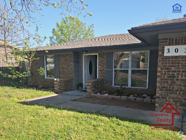 Building Photo - 303 SW 72nd St Rental