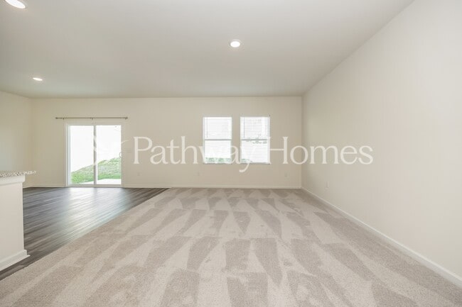 Photo - 1052 Large Poppy Dr