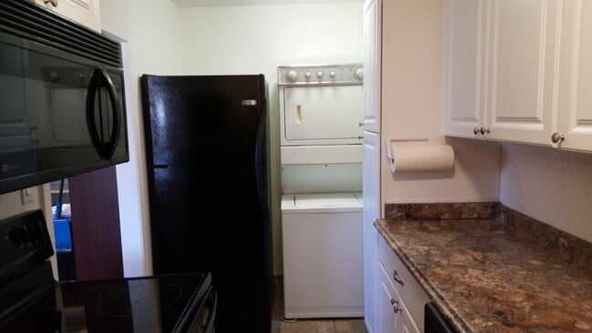 Kitchen - 319 E Bailey St