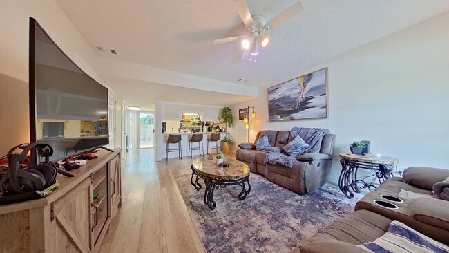 Photo - 5 Chatelaine Cir SE