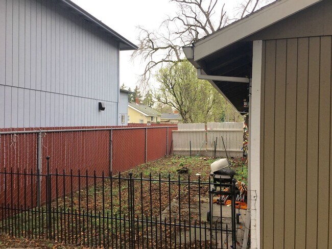 Photo - 6217-6219 SE Woodstock Blvd Unit #6217