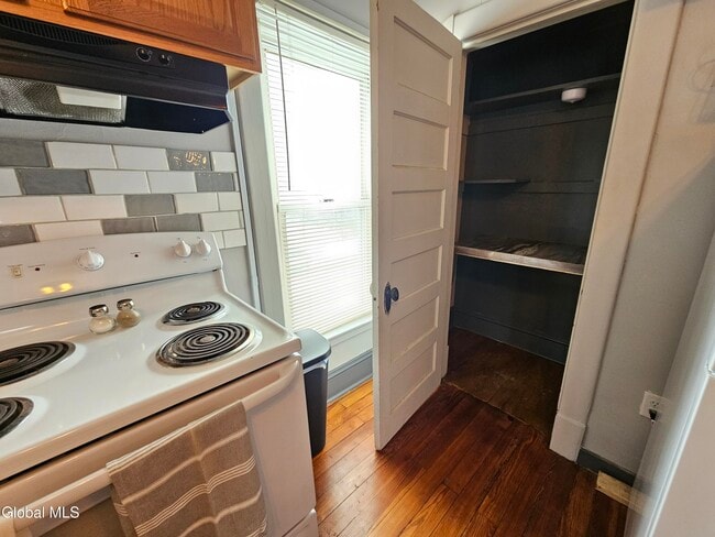 Photo - 51 Sacandaga Rd