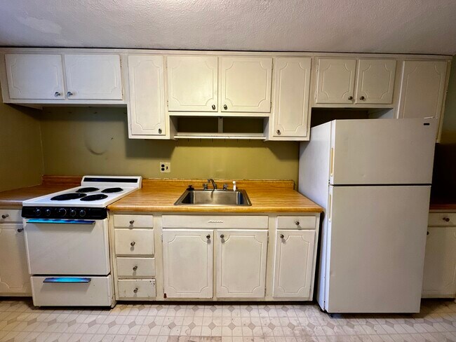 Building Photo - 37 Westgate Rd Unit 1 Rental