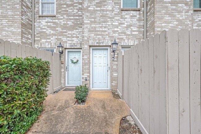 Building Photo - 8077 El Mundo St Unit 8077