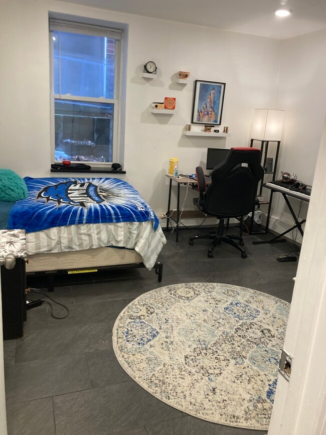 Photo - 133 Chiswick Rd Unit B