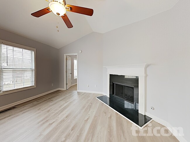 Photo - 6345 Queensdale Dr