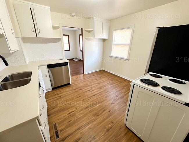 Photo - 840 N Belmont Ave