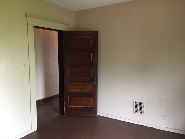 Photo - 3 Bed 1 Bathroom Available in Springfield +