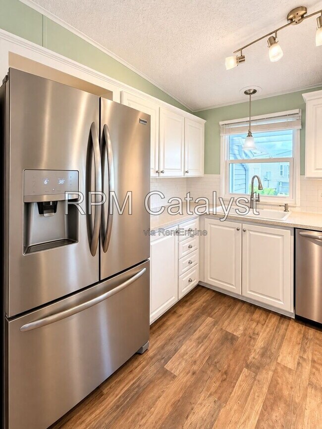 116 Dolphin Dr S