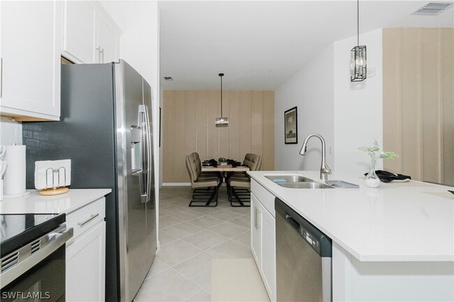 Building Photo - 15275 Grn Acrs Ave Unit 338