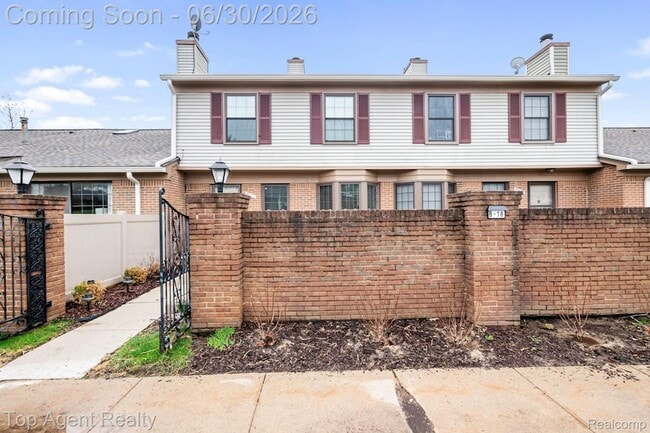Building Photo - 38887 Country Cir