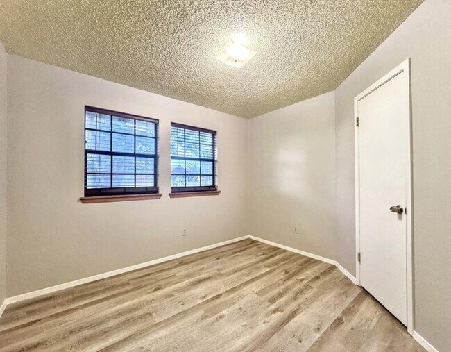 Photo - 501 Ridge Dr