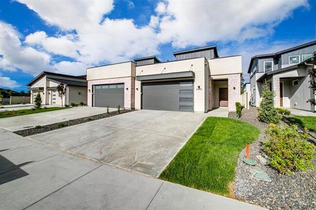 Photo - AstoriaTownHome Unit 6440ASTO