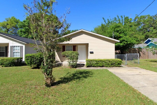 Building Photo - Updated 3BR/1BA Patio Home in Northeast Pensacola, Close to Downtown, Shopping, and Parks!