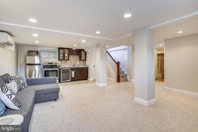 Photo - 905 Quackenbos St NW