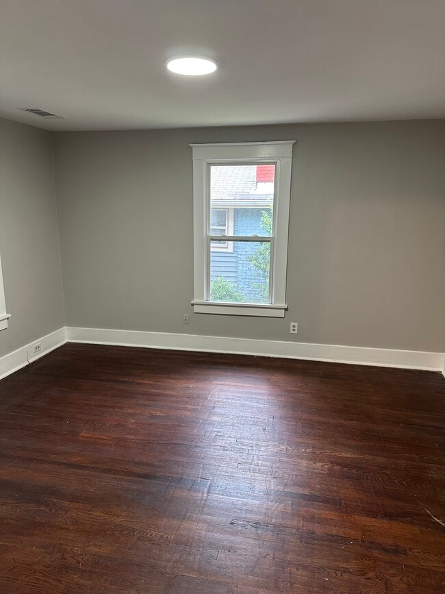 Photo - 2059 Waverly Ave
