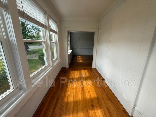 Photo - 703 E Unaka Ave Unit Apt 1