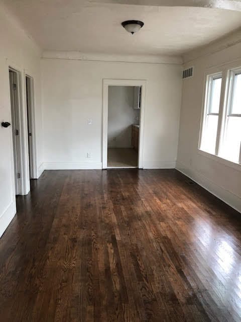 Photo - 1637 Outer Dr E