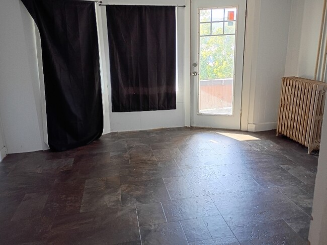 Building Photo - 109 S Market St Rental