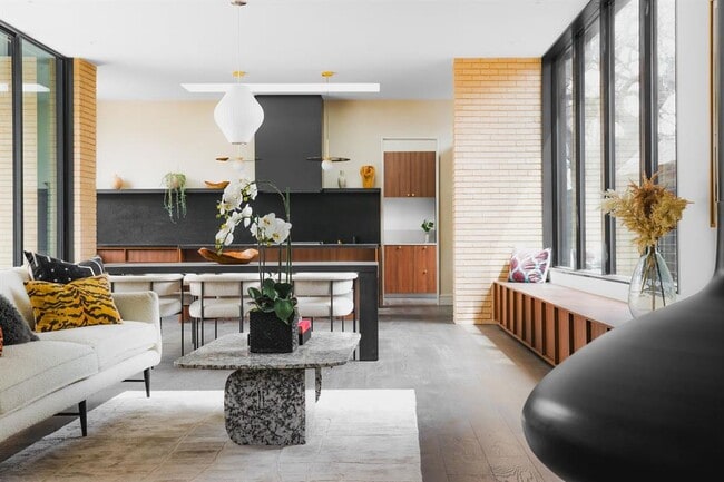 Photo - 2407 W 10th St