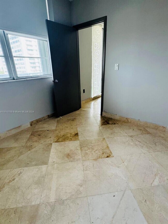 Photo - 5825 Collins Ave Unit 9B