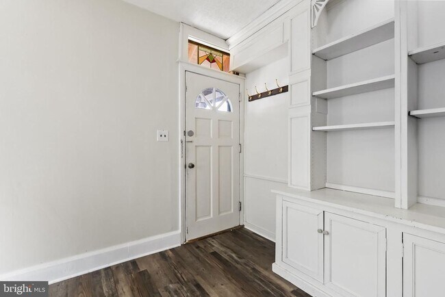 Photo - 146 Hall St