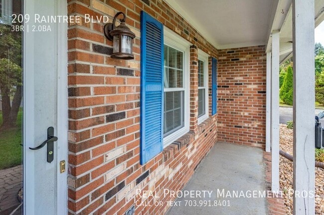 Photo - 209 Raintree Blvd
