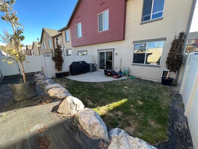 Photo - 318 E Seagull Ln