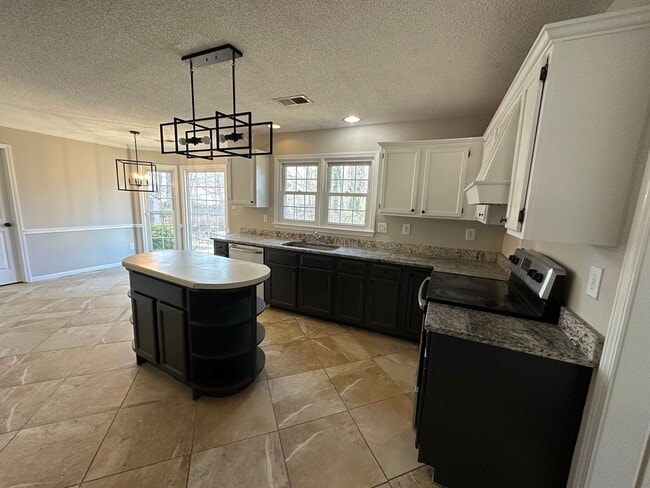 Photo - 2881 Wynford Dr S W