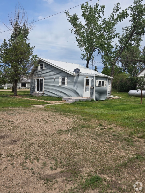 Building Photo - 402 1st St N Rental
