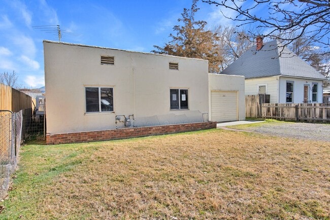 Building Photo - Charming Clifton Home with Comfortable Living & Convenient Location
