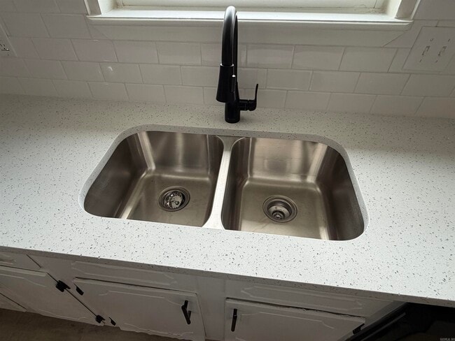 Photo - 10911 Vernon Dr