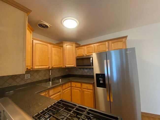 Photo - 4600 N Cumberland Ave Unit 612