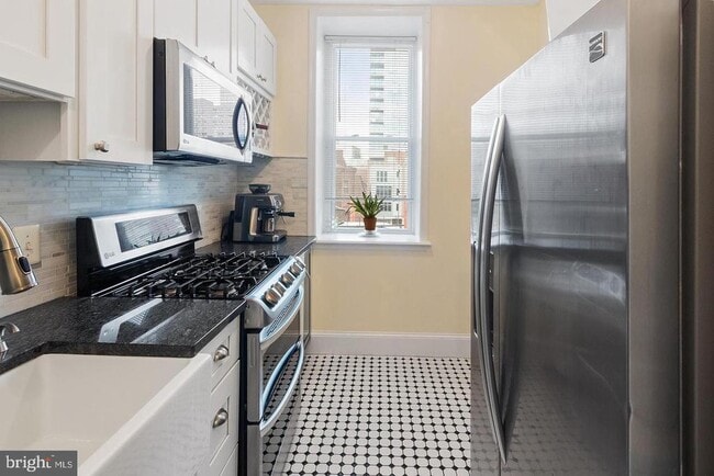 Building Photo - 2129 Walnut St Unit 3