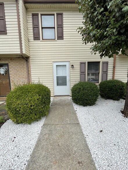 158 Cedar Crest Dr - Townhome for Rent in Madison Heights, VA | ForRent.com