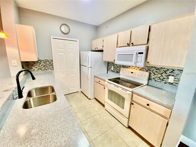 Photo - 5451 Vineland Rd Unit 2309