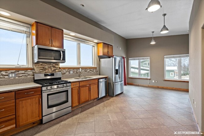 Photo - Eagle River Valley Escape