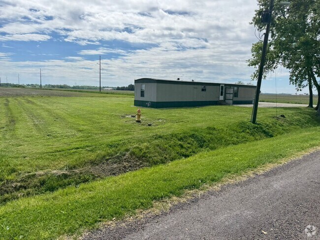 Building Photo - 2 Bed 2 Bath Mobile Home Sitting On 1 Acre