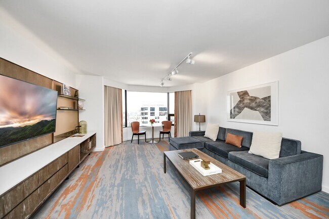 Photo - 1300 Lamar St