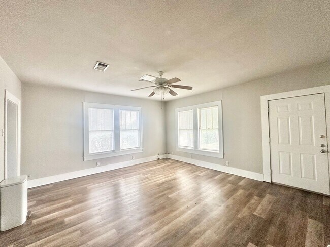 Photo - 2613 N Elm St Unit A