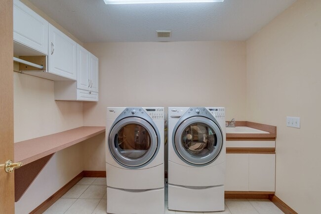 Photo - 4 bed 2 full bath 2 half bath home in Lambertville with finished basement for rent!