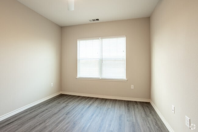 2BR, 2BA - 1051SF