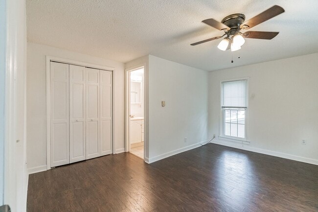 Photo - 1710 Lomond St Unit B