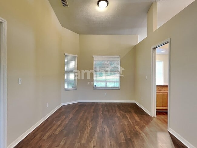 Photo - 3334 Lakeview Cir
